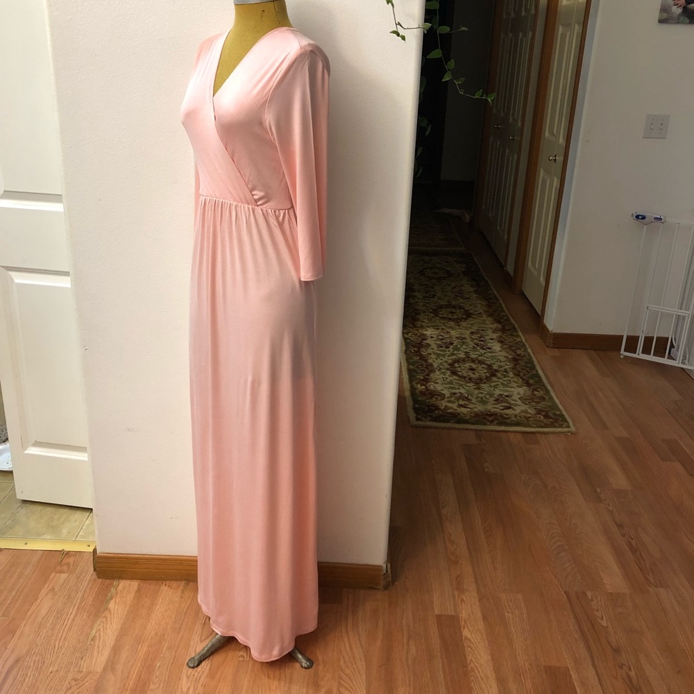 New # Wrapped Ruched Maternity Dress - Picture 5 of 9